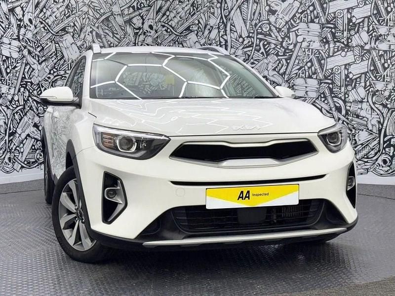 Used Kia Stonic 99 HP (72 kW) 2022 White SUV