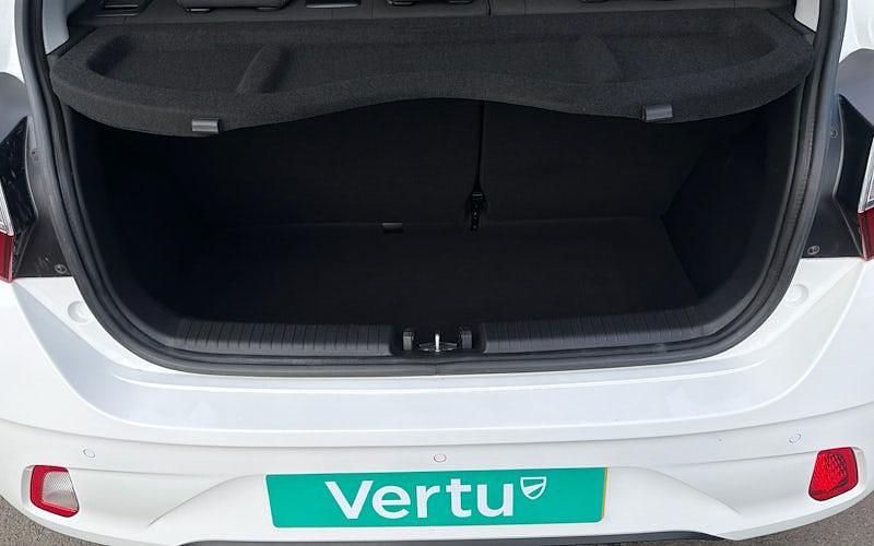 Used Hyundai i10 Premium 63 HP (46 kW) 2025 White Hatchback