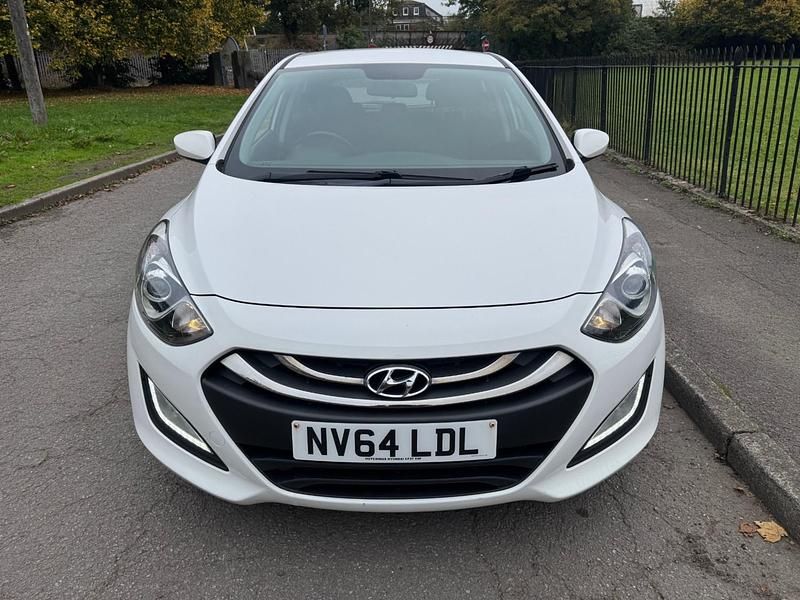 Used Hyundai i30 Active 100 HP (73 kW) 2015 White Hatchback