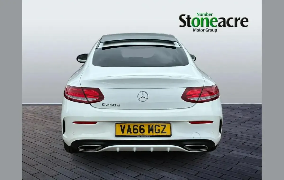 Used Mercedes C250 AMG Line Premium Plus 204 HP (150 kW) 2016 White Coupe
