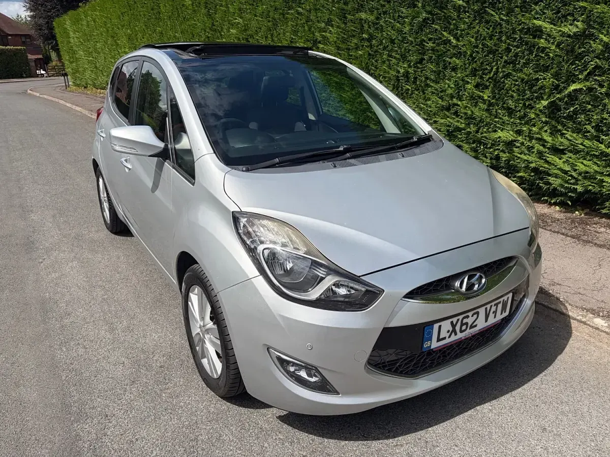 Used Hyundai ix20 Style 90 HP (66 kW) 2012 Silver Hatchback