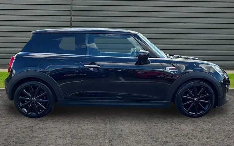 Used Mini Cooper Classic 136 HP (100 kW) 2021 Hatchback
