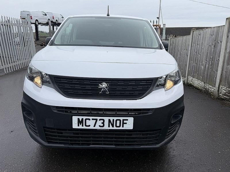 Used Peugeot Partner Premium 2023 White MPV