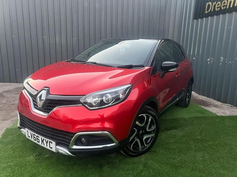 Used Renault Captur Signature 2016 Red/black SUV