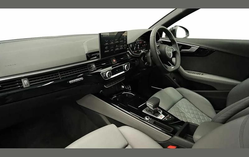 Used Audi S4 Black Edition 336 HP (247 kW) 2024 Green Estate