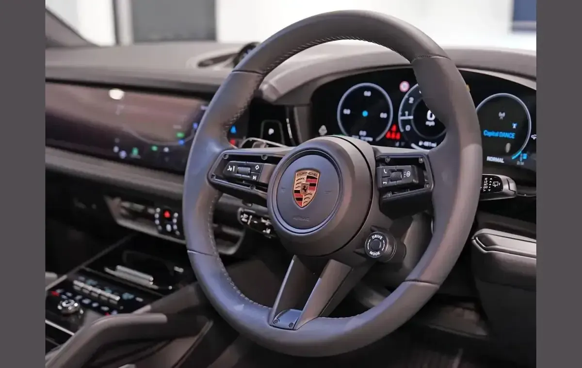 Used Porsche Cayenne Black Edition 348 HP (255 kW) 2026 Red SUV