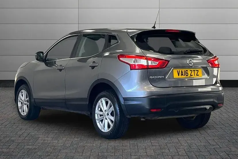 Used Nissan Qashqai Acenta 110 HP (80 kW) 2016 Grey SUV