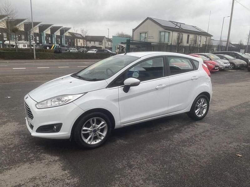 Usado Ford Fiesta Zetec 2015 Branco Citadino