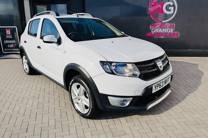 Used Dacia Sandero Ambiance 90 HP (66 kW) 2013 White Hatchback