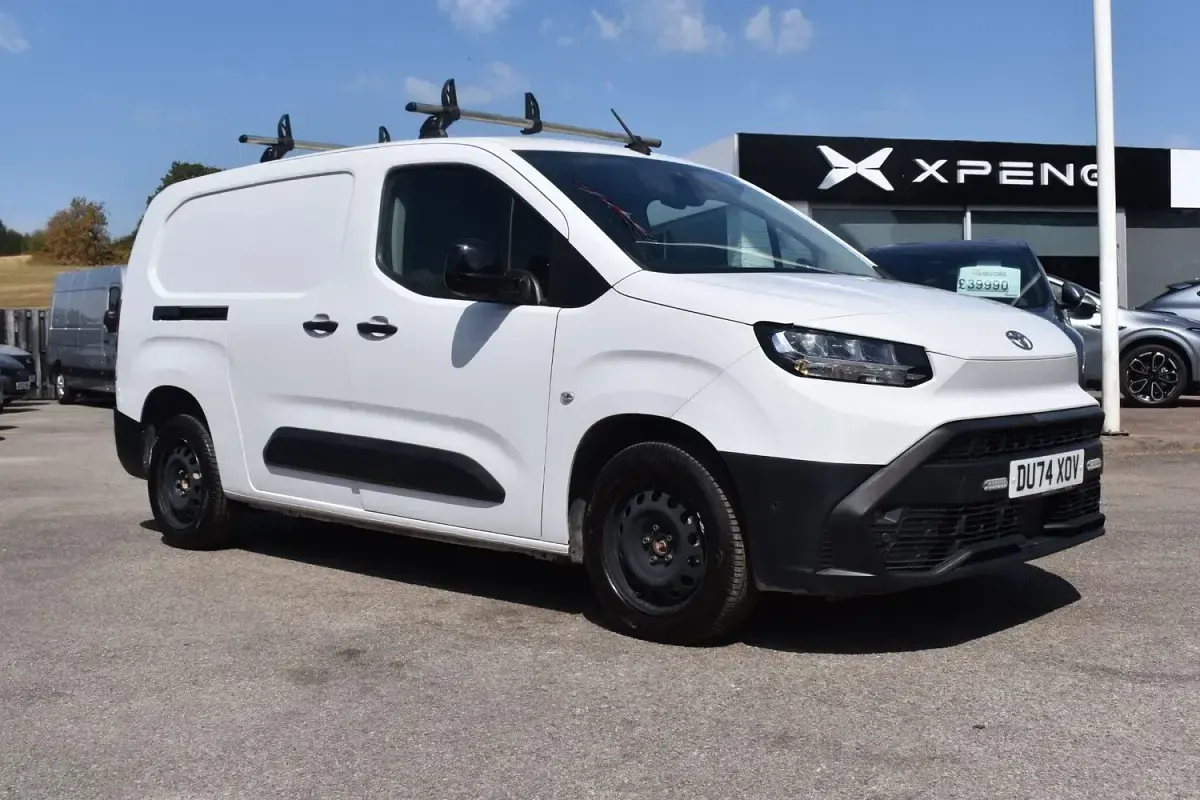 Used Toyota Proace 120 HP (88 kW) 2024 White MPV
