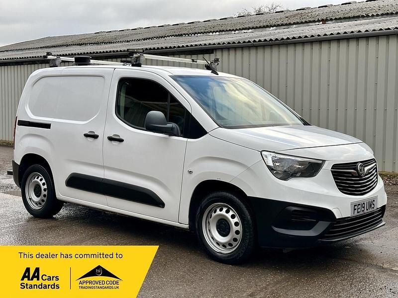 Used Vauxhall Combo Edition 100 HP (73 kW) 2019 White Van