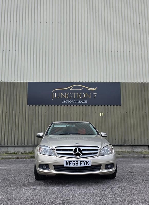 Used Mercedes C180 Executive 156 HP (114 kW) 2009 Beige Sedan