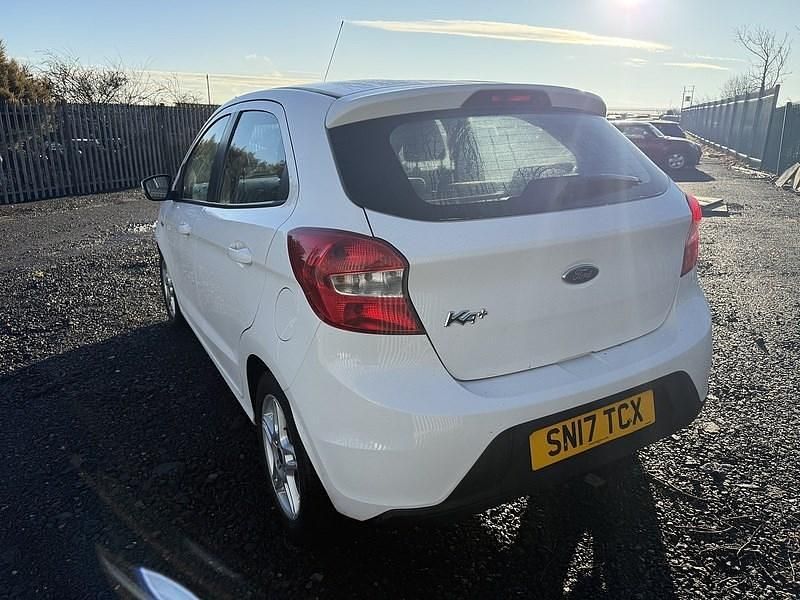 Used Ford Ka Plus Zetec 70 HP (51 kW) 2017 White Hatchback