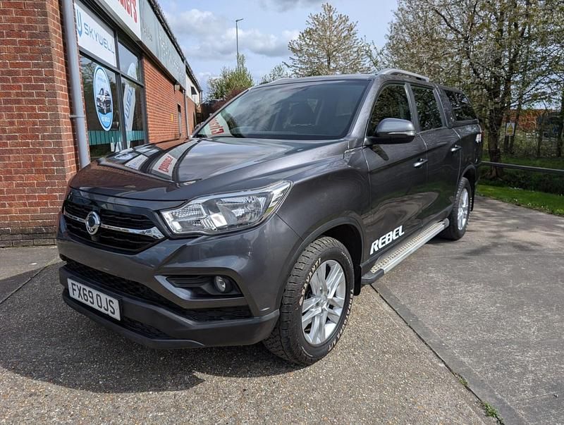 Usado SsangYong Musso 181 CV (133 kW) 2019 Gris Pickup/Camioneta