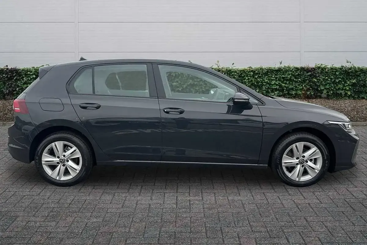New VW Golf VIII Life 115 HP (84 kW) 2026 Urano grey Hatchback