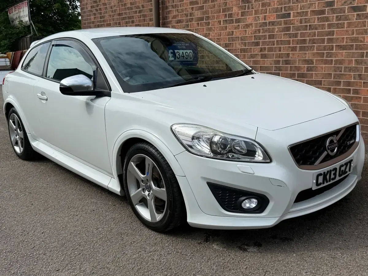 Used Volvo C30 R-Design 115 HP (84 kW) 2013 White Hatchback
