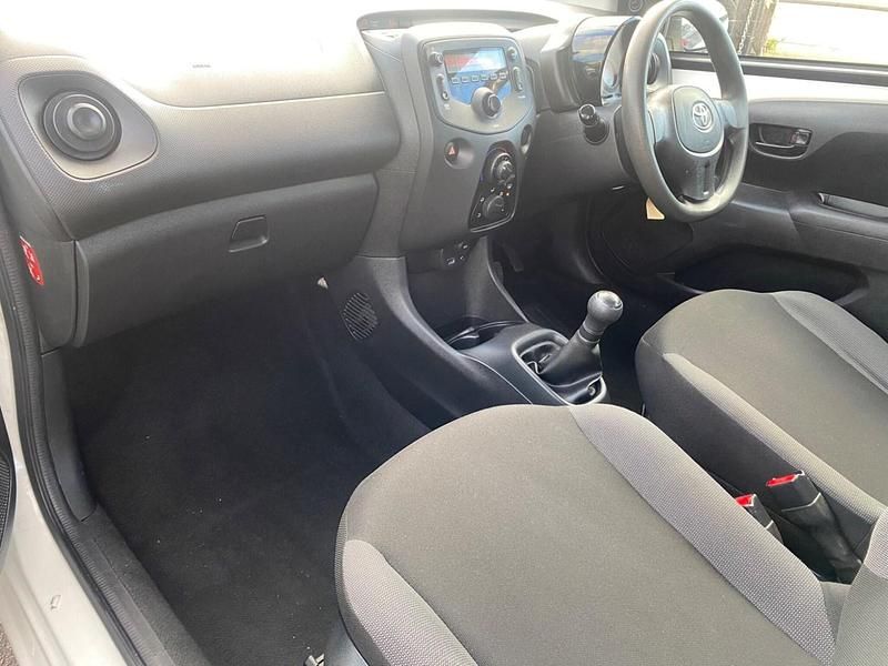 Used Toyota Aygo 2015 White Hatchback