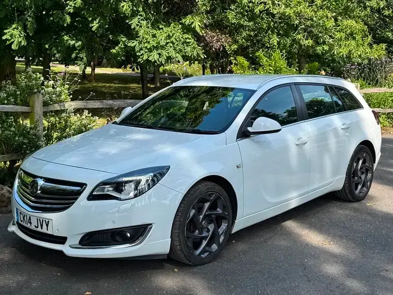 Used Vauxhall Insignia Edition 163 HP (119 kW) 2014 White Estate