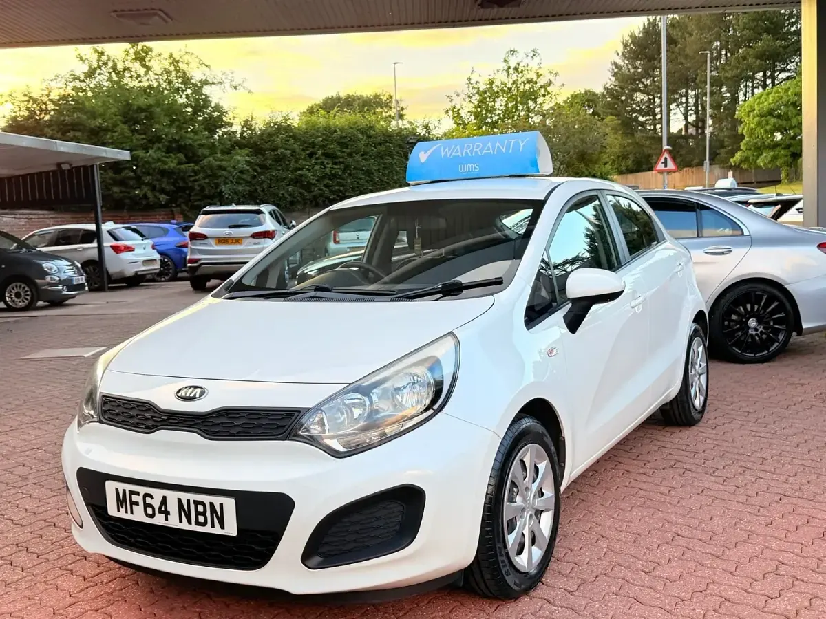 Used Kia Rio 2015 White Hatchback