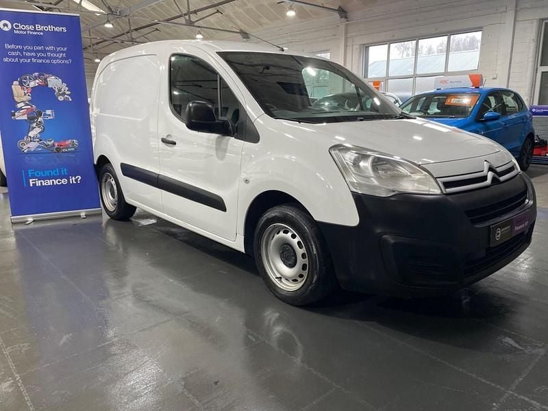 Used Citroën Berlingo 75 HP (55 kW) 2017 White MPV