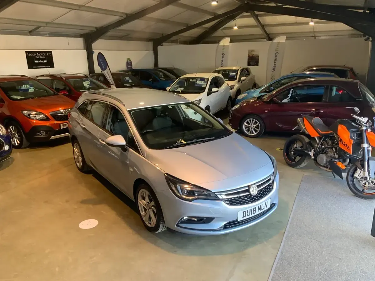 Used Vauxhall Astra SRi 2018 Silver Estate