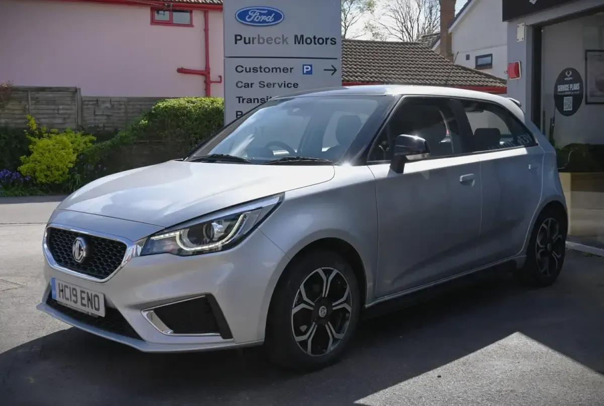 Begagnad MG MG3 Exclusive 106 HK (77 kW) 2019 Silver Halvkombi