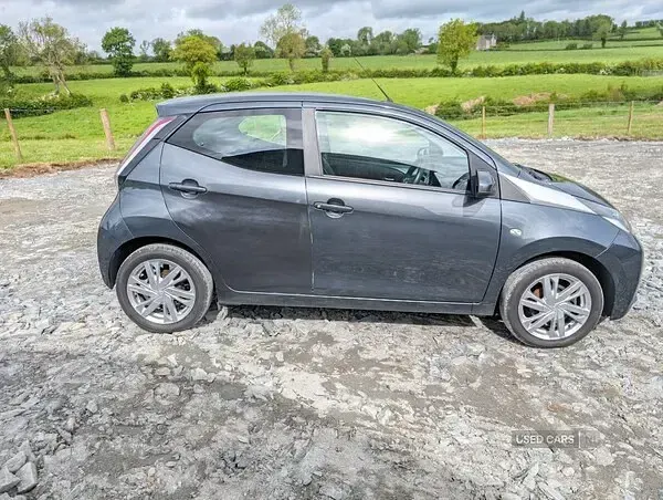 Used Toyota Aygo x-press 68 HP (50 kW) 2014 Grey Hatchback