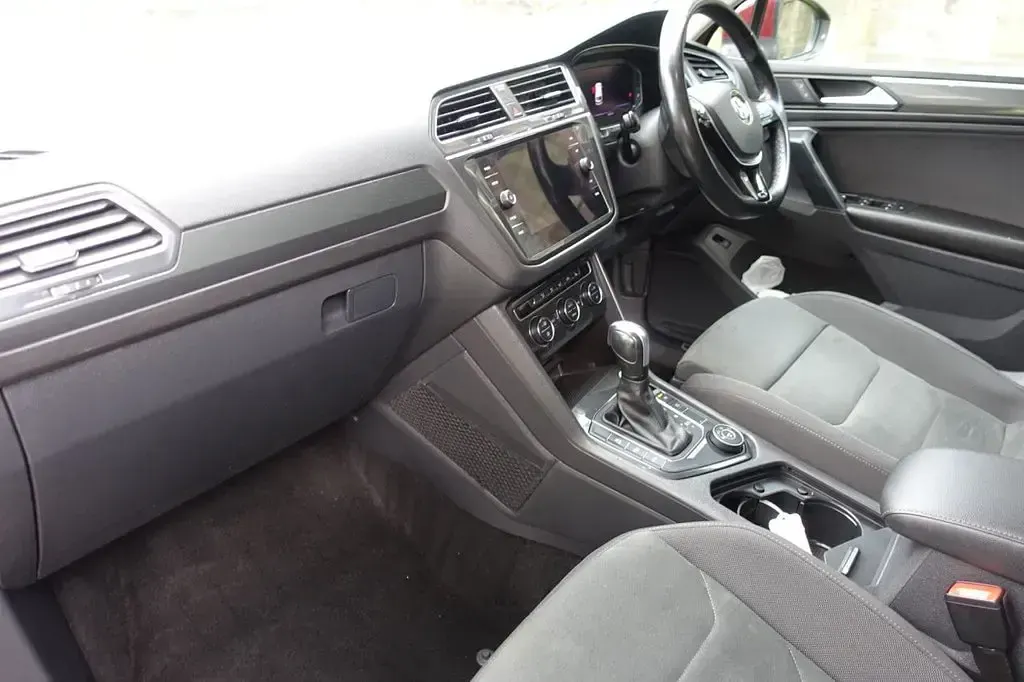 Used VW Tiguan SEL 190 HP (139 kW) 2019 Red SUV