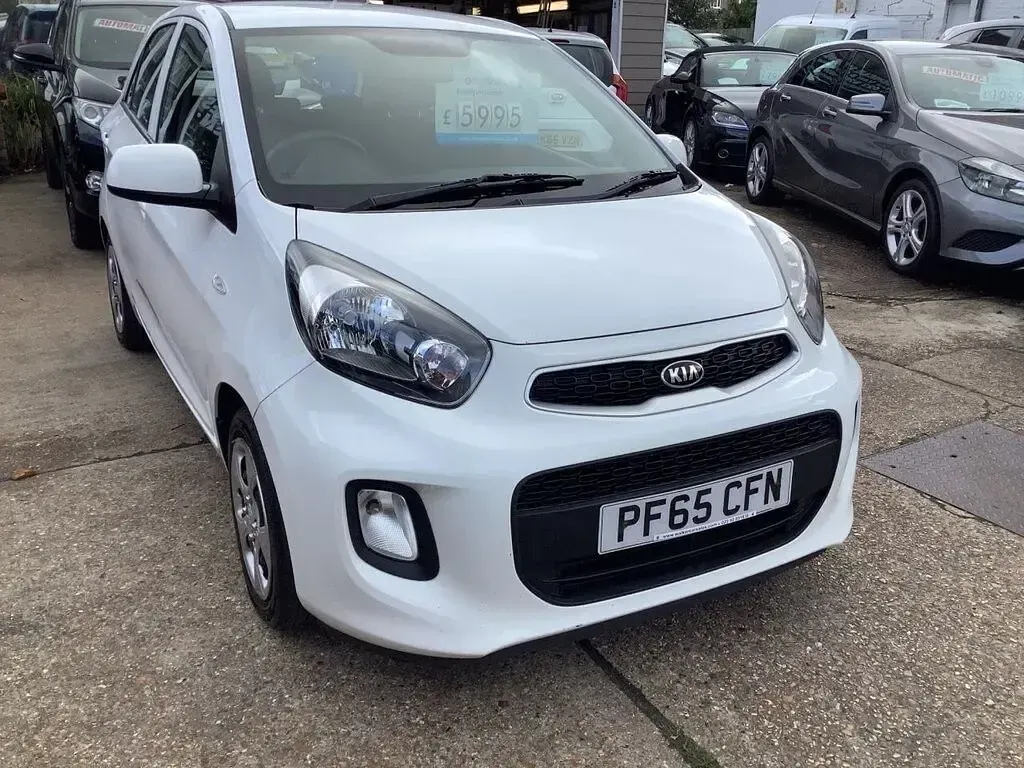 Used Kia Picanto 65 HP (47 kW) 2015 White Hatchback