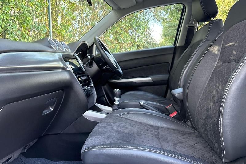 Used Suzuki Vitara SZ5 2023 White SUV