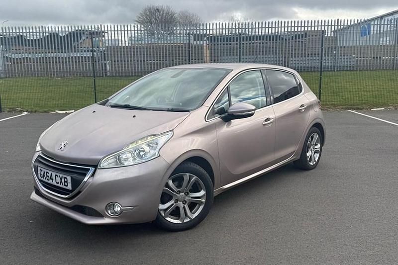 Used Peugeot 208 Allure 82 HP (60 kW) 2014 Pink Hatchback