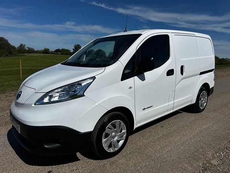Gebraucht Nissan e-NV200 Acenta 80 kW (109 PS) 2021 Weiß Van / Kleinbus