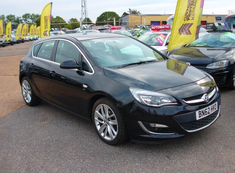 Black Used 2013 Vauxhall Astra SRi Hatchback | £3,995 (Fair price) - Image 1/4