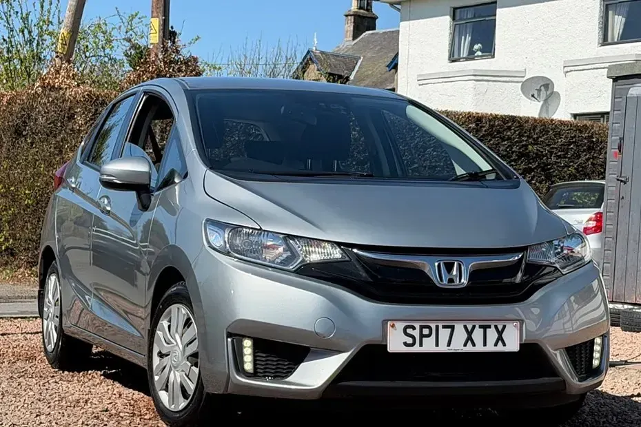 Second-hand Honda Jazz S 102 CP (75 kW) 2017 Argintiu Hatchback