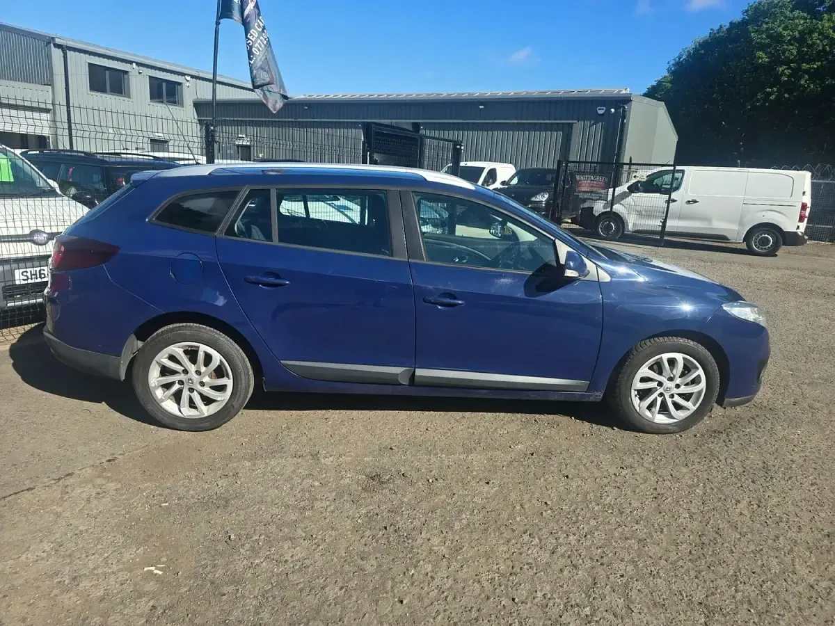 Used Renault Mégane GrandTour Expression+ 2013 Blue Estate