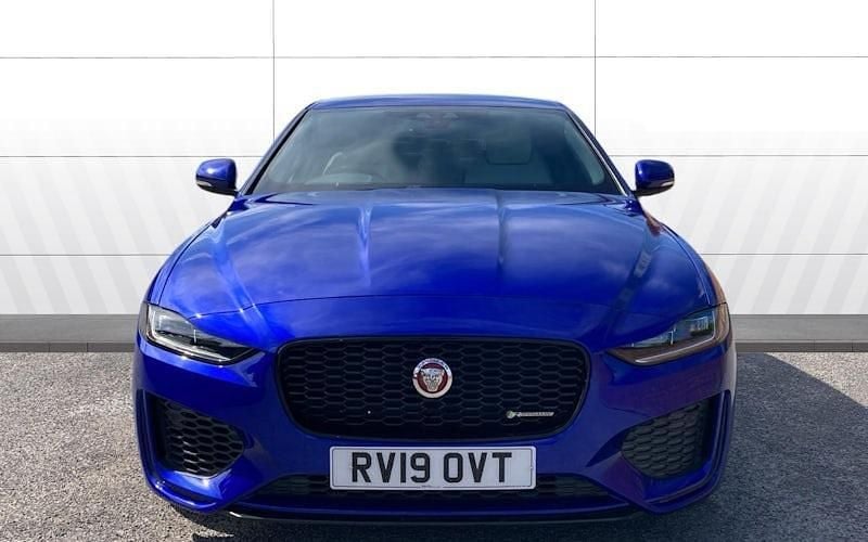 Usado Jaguar XE R-Dynamic 249 HP (183 kW) 2019 Azul Sedan