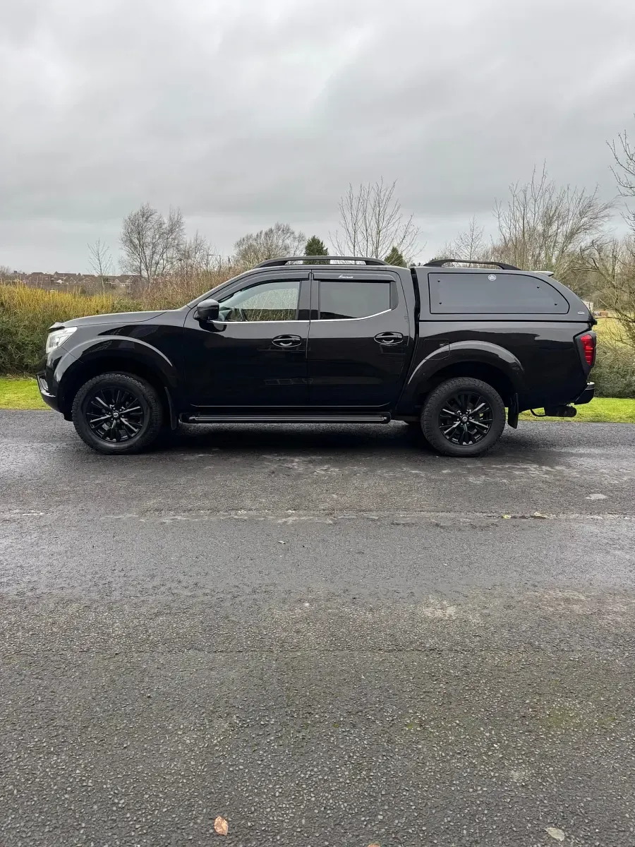 Used Nissan Navara Tekna 188 HP (138 kW) 2017 Black Pickup