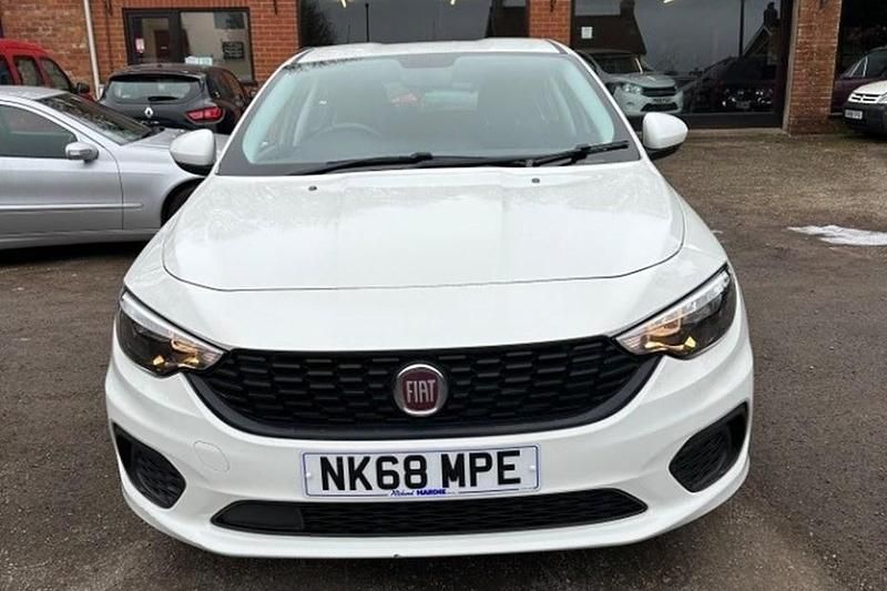 Used Fiat Tipo Easy 95 HP (69 kW) 2018 White Hatchback