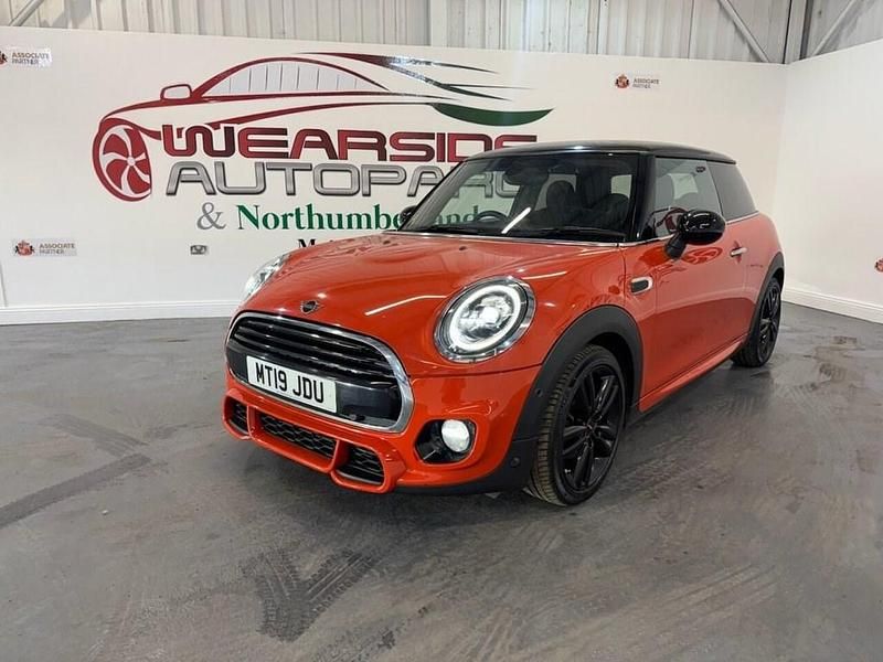 Begagnad Mini Cooper Hatch 136 HK (100 kW) 2019 Orange Halvkombi