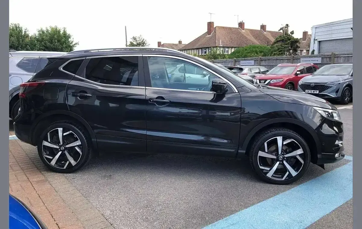 Used Nissan Qashqai Tekna 115 HP (84 kW) 2018 Black SUV