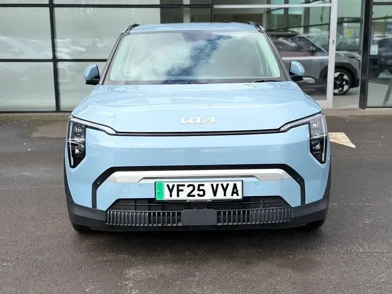 Begagnad Kia EV3 Air 147 kW (201 HK) 2025 Blå SUV