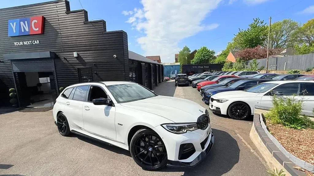 Used BMW 330e M Sport 288 HP (211 kW) 2022 White Estate