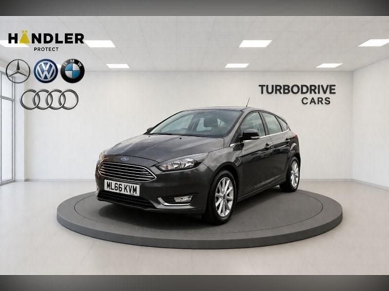Used Ford Focus Titanium 100 HP (73 kW) 2016 Grey Hatchback