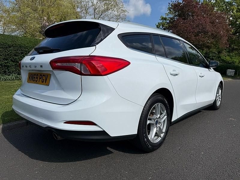 Used Ford Focus Zetec 120 HP (88 kW) 2019 White Estate