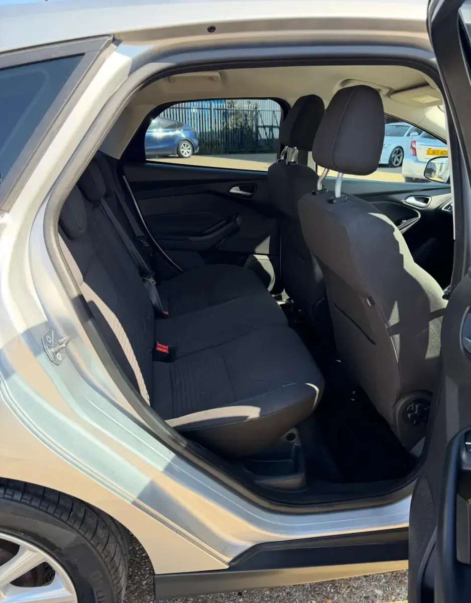 Second-hand Ford Focus Titanium 125 CP (91 kW) 2017 Argintiu Hatchback