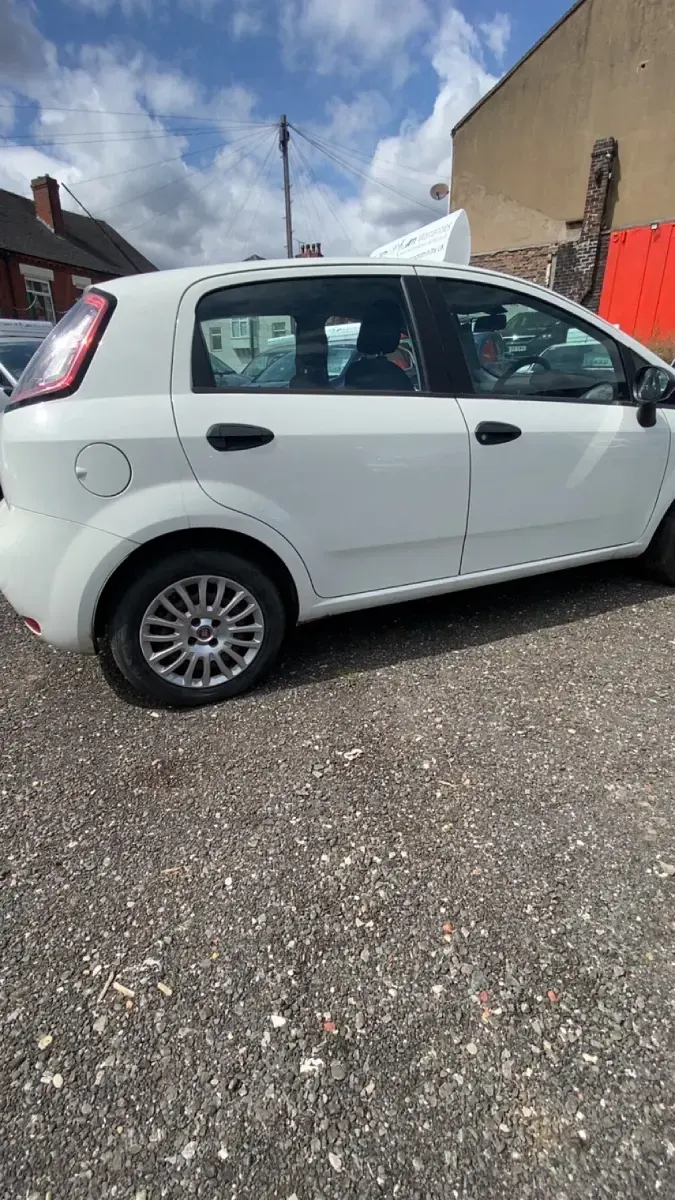 Used Fiat Punto Pop 69 HP (50 kW) 2012 White Hatchback