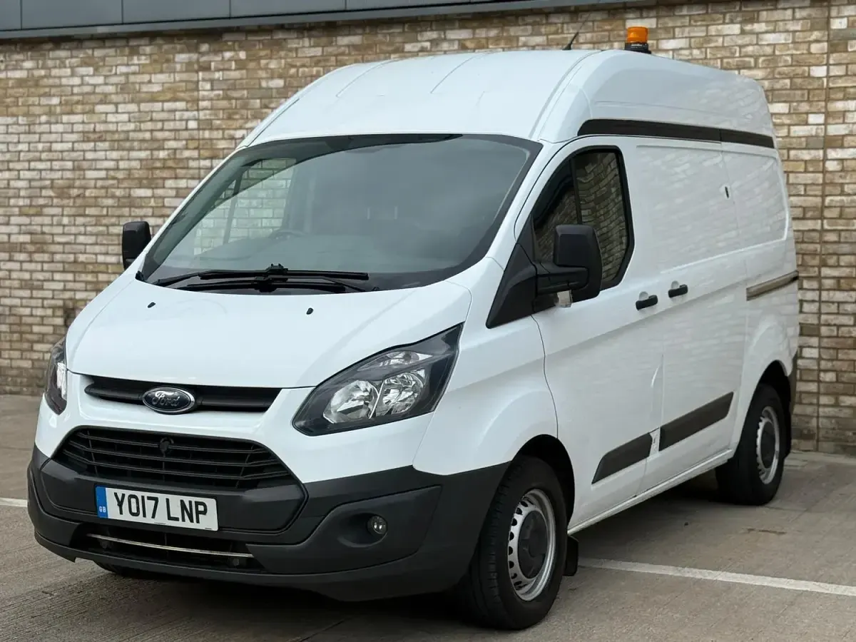 Used Ford Transit Custom 105 HP (77 kW) 2017 White Van