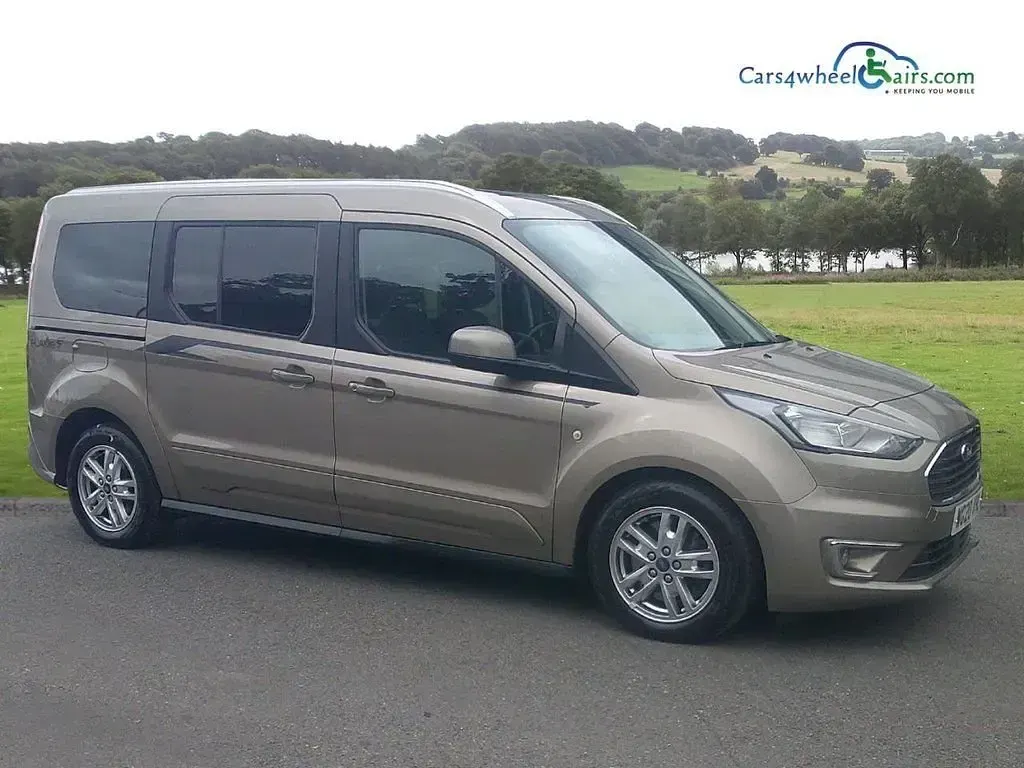 Used Ford Grand Tourneo Connect Titanium 120 HP (88 kW) 2020 Silver MPV