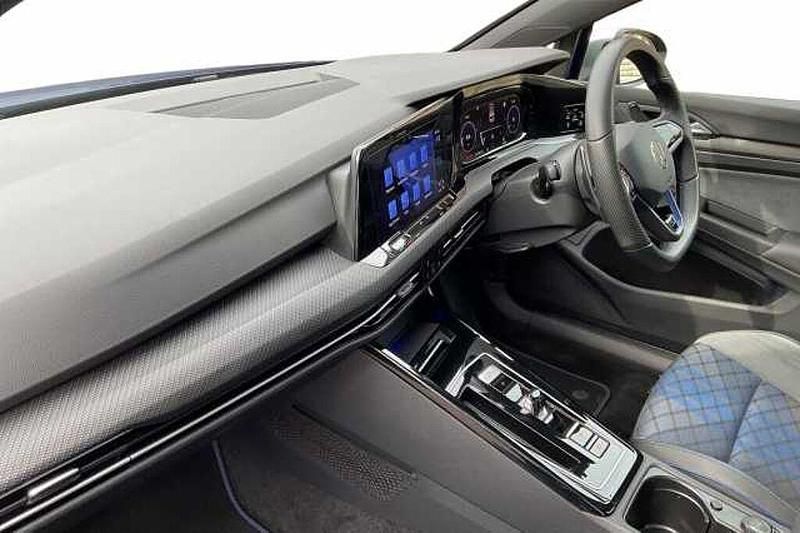 Used VW Golf VIII R 320 HP (235 kW) 2024