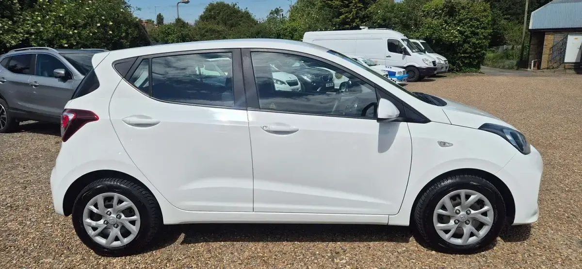 Used Hyundai i10 SE 2018 White Hatchback